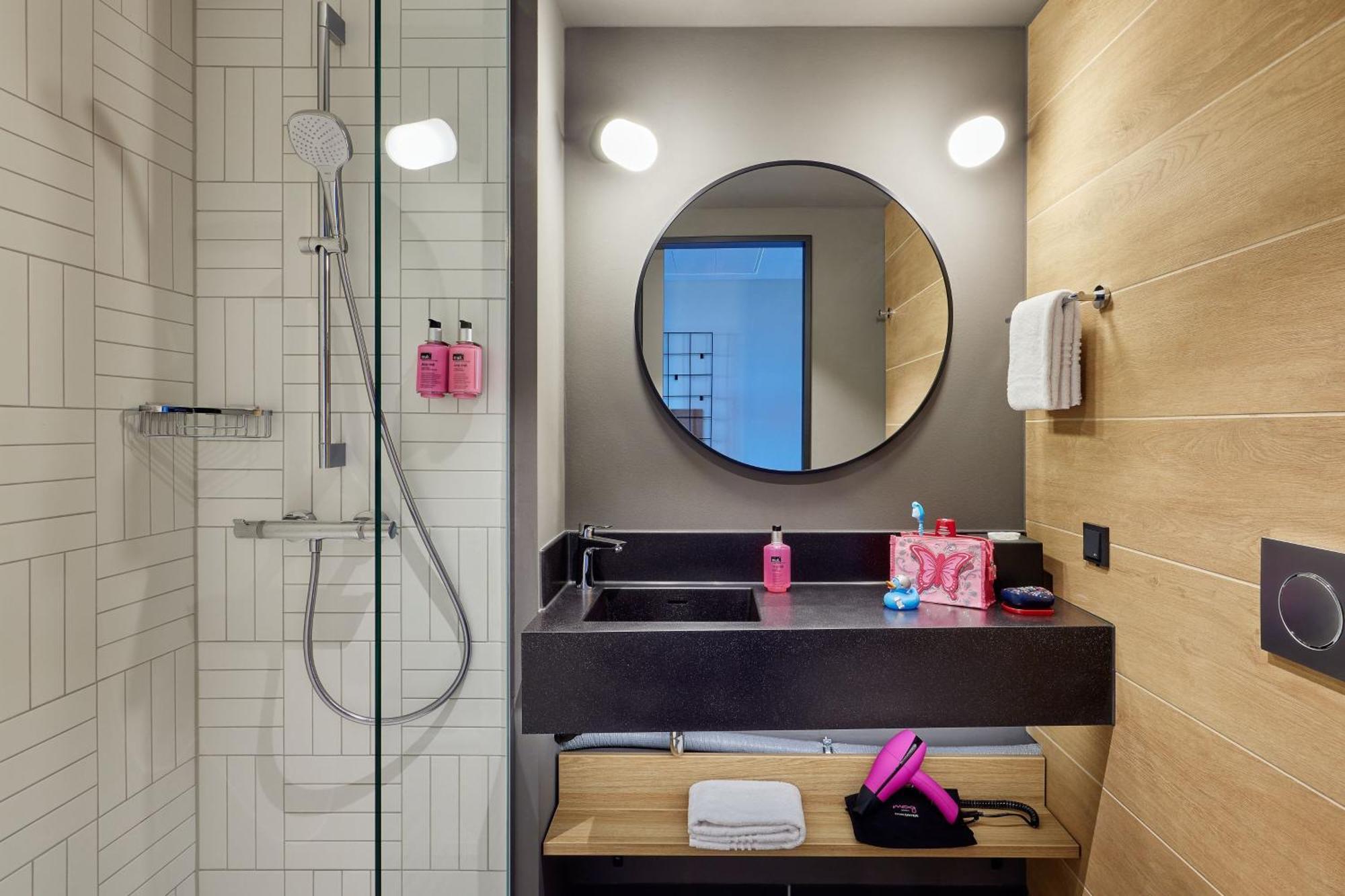 Moxy Cologne Muelheim Otel Dış mekan fotoğraf